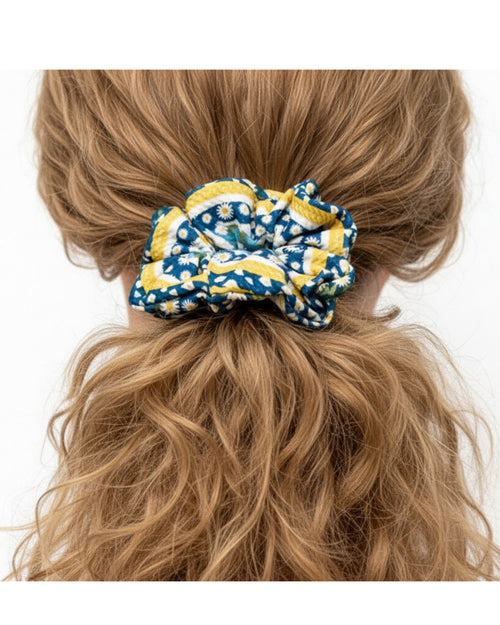 Daisy Daydream 🌼 - Scrunchy